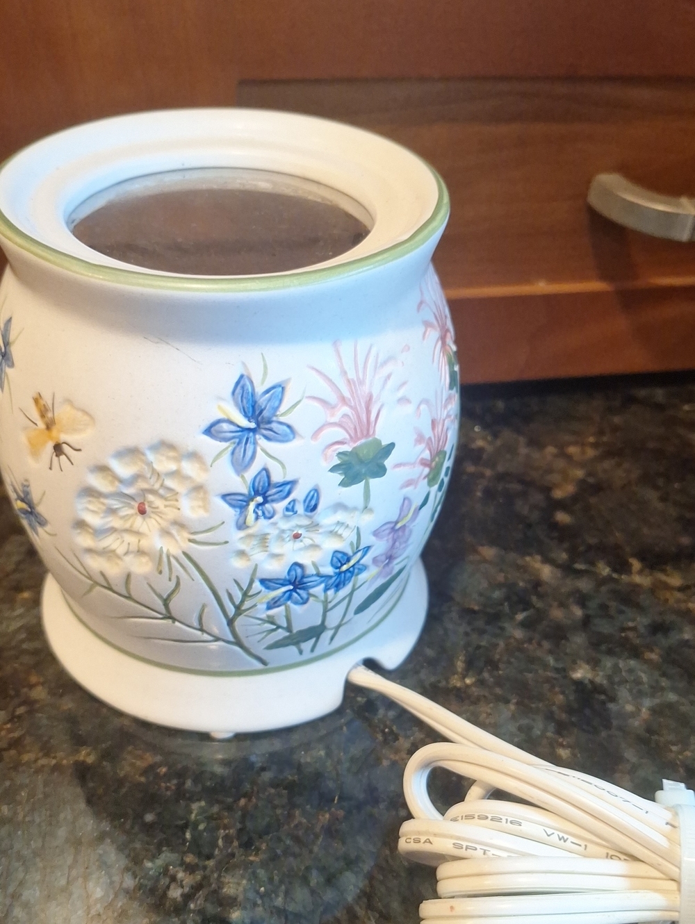 Yankee Candle White Wax Warmer with Butterfly And Bee Accents - Picture 4 of 7